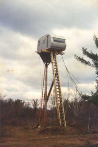 Redneck_Deerstand.jpg Redneck_Deerstand.jpg