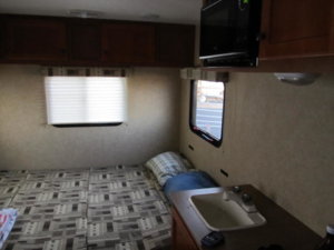 Camper (2).JPG
