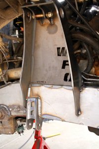 015-wfo-chevy-2500-d60-solid-axle-swap-shock-mount.jpg