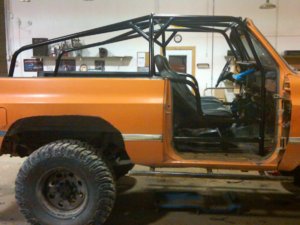 blazer finished roll cage 003.jpg