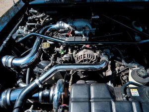 mdmp_0708_12_z+2001_steeda_mustang+engine_2.jpg