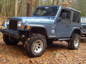 Hurricane Creek Cleanup with Appalachian 4x4 013.JPG