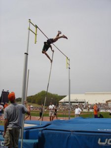 CALEB VAULTING @ CLEMSON 3-24-07 2ND JUMP.JPG