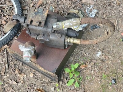 C30 pump & reservoir.jpeg